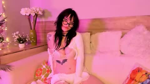 Snapshot of stella_shyyyy chatting on September 18, 3:38 pm Molly online show from September 18, 3:38 pm