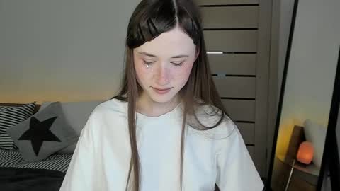 stella_sunny online show from May 15, 1:36 am
