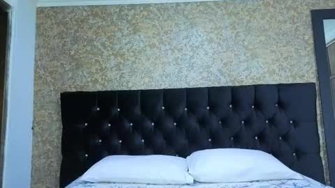 Estella online show from October 31, 11:05 pm