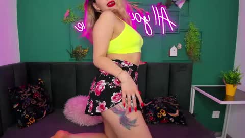 Stella online show from April 16, 2:00 am