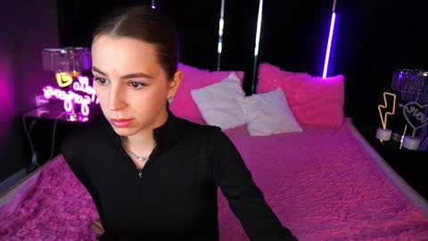 stellahoneywell online show from October 16, 6:57 am