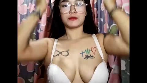 Stellapearlx online show from April 7, 1:29 am