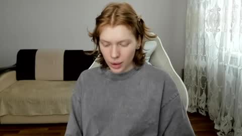 S T E L L A online show from April 10, 11:15 am