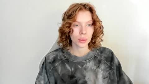 S T E L L A online show from December 16, 8:09 am