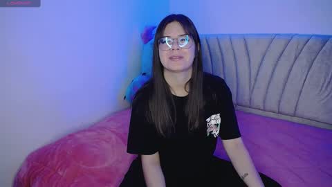 Snapshot of stepha_sweet chatting on January 23, 2:44 am Emma online show from January 23, 2:44 am