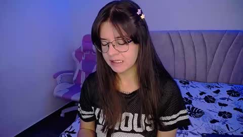 Snapshot of stepha_sweet chatting on February 12, 5:48 pm Emma online show from February 12, 5:48 pm