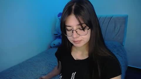 Snapshot of stepha_sweet chatting on February 25, 3:20 am Emma online show from February 25, 3:20 am