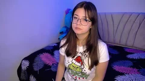 Snapshot of stepha_sweet chatting on February 8, 2:47 am Emma online show from February 8, 2:47 am