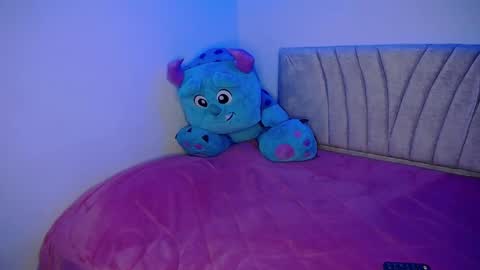Snapshot of stepha_sweet chatting on February 6, 12:11 am Emma online show from February 6, 12:11 am