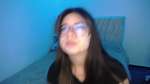 Snapshot of stepha_sweet chatting on February 25, 12:14 am Emma online show from February 25, 12:14 am