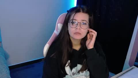 Snapshot of stepha_sweet chatting on March 5, 7:27 pm Emma online show from March 5, 7:27 pm