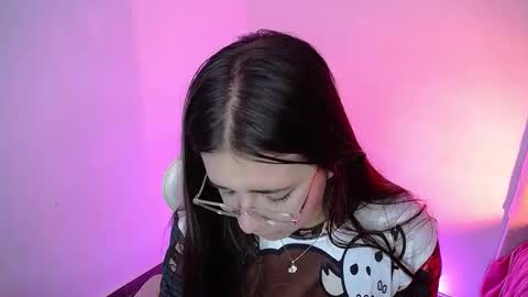 Snapshot of stepha_sweet chatting on September 17, 5:22 am Emma online show from September 17, 5:22 am