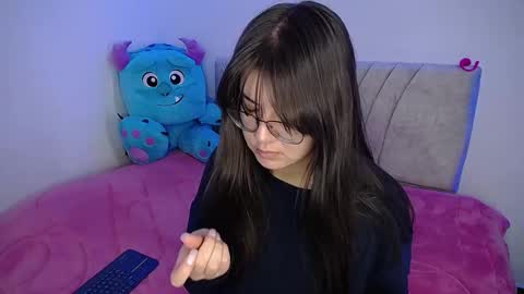 Snapshot of stepha_sweet chatting on February 4, 4:18 pm Emma online show from February 4, 4:18 pm