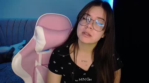 Snapshot of stepha_sweet chatting on March 5, 5:50 am Emma online show from March 5, 5:50 am