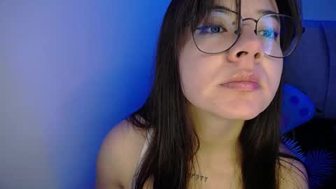 Snapshot of stepha_sweet chatting on February 9, 5:19 am Emma online show from February 9, 5:19 am