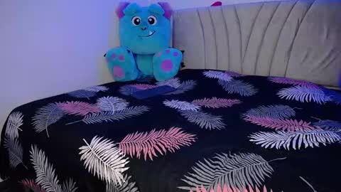 Snapshot of stepha_sweet chatting on February 8, 11:13 pm Emma online show from February 8, 11:13 pm