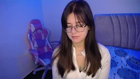 Snapshot of stepha_sweet chatting on February 15, 3:52 am Emma online show from February 15, 3:52 am