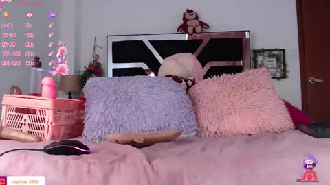 Snapshot of stephanie_golden chatting on September 17, 8:45 pm IG stephani 3333 online show from September 17, 8:45 pm