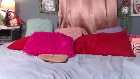 Snapshot of stephanie_golden chatting on December 21, 5:36 am IG stephani 3333 online show from December 21, 5:36 am
