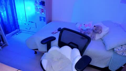 Snapshot of stephanifox chatting on March 4, 1:23 am Stephanie online show from March 4, 1:23 am