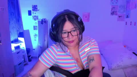 Snapshot of stephanifox chatting on January 25, 7:06 am Stephanie online show from January 25, 7:06 am