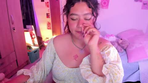 Snapshot of stephanifox chatting on February 5, 4:06 am Stephanie online show from February 5, 4:06 am