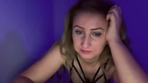 Stephany online show from December 3, 10:21 pm