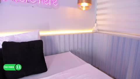 Stephany  online show from November 7, 4:42 pm