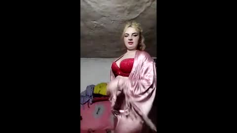 Stephany online show from April 14, 7:06 pm