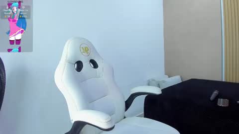 Stephany online show from June 17, 10:26 pm