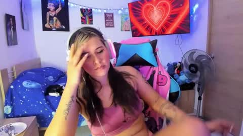 Snapshot of stephany_uwu chatting on January 15, 5:08 am Stephany independient model online show from January 15, 5:08 am