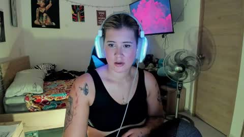 Snapshot of stephany_uwu chatting on January 24, 3:54 am Stephany independient model online show from January 24, 3:54 am