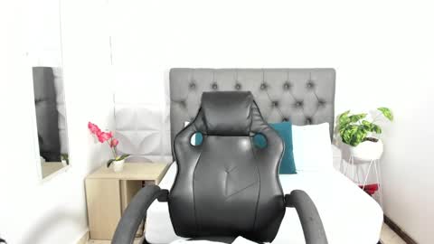 Snapshot of stephanya_ chatting on February 5, 12:06 pm S T E P H A N Y A online show from February 5, 12:06 pm