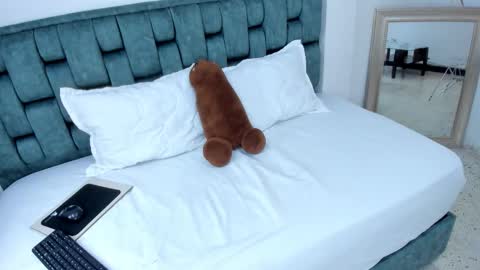 Stefanny online show from October 18, 12:15 am