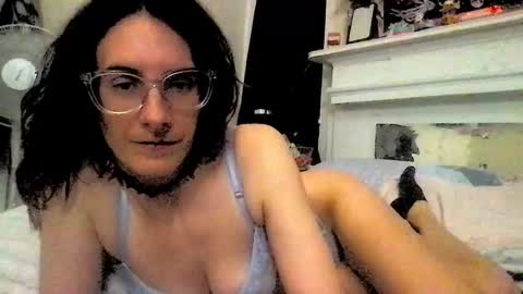 stephielynnnnn online show from March 18, 12:49 am