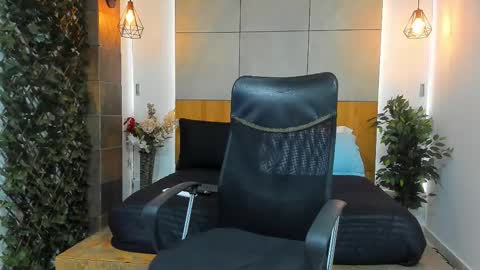    online show from February 26, 7:39 pm