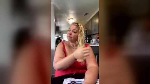 stitch_liss online show from June 13, 10:53 pm