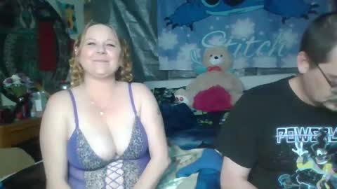 Snapshot of stitchsunshine85 chatting on February 21, 7:01 am Tasha and Drew online show from February 21, 7:01 am