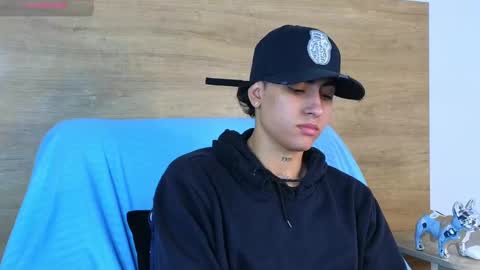 stivenbenet1 online show from September 25, 3:41 pm