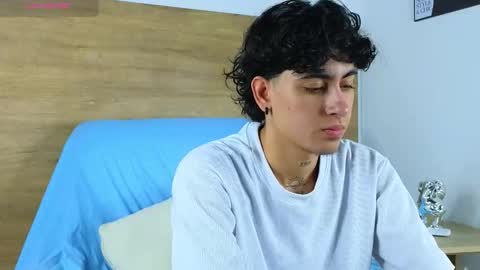 stivenbenet1 online show from November 4, 2:18 pm