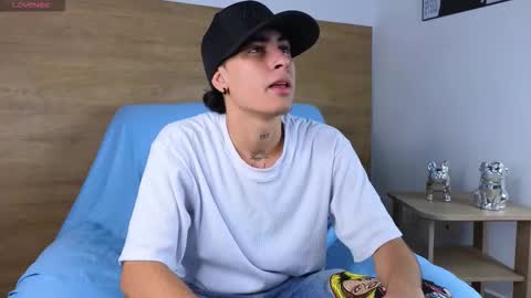 stivenbenet1 online show from October 24, 1:12 pm