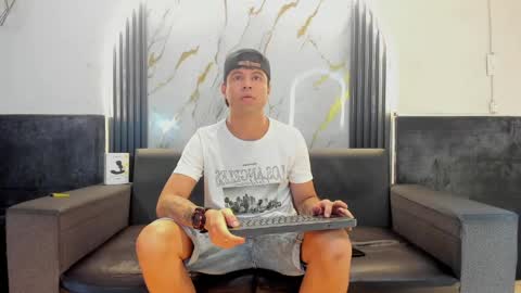friends online show from May 12, 3:37 am