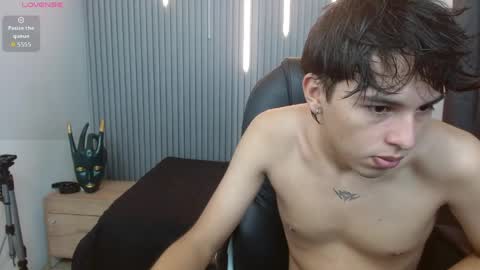 Stiwen online show from April 12, 2:32 pm