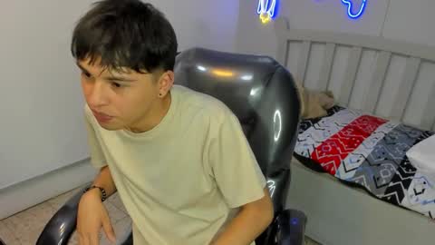 Stiwen online show from November 12, 6:54 pm