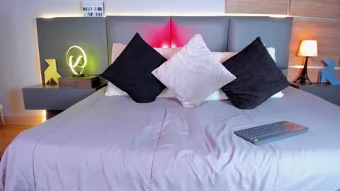 Snapshot of stone_lee_ chatting on February 9, 6:33 am Stone Lee online show from February 9, 6:33 am