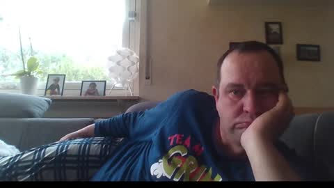 stoned1983 online show from November 18, 8:17 am