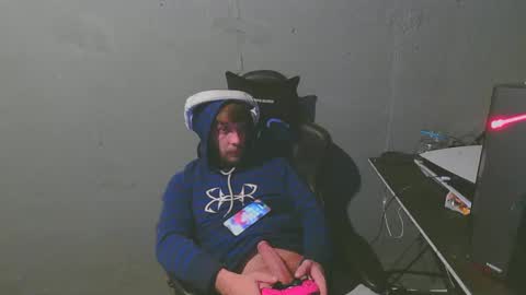 Snapshot of stonedpanda77 chatting on January 11, 7:17 am stonedpanda77 online show from January 11, 7:17 am