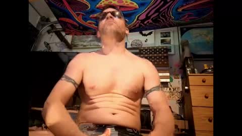 Str8 online show from May 5, 1:06 pm