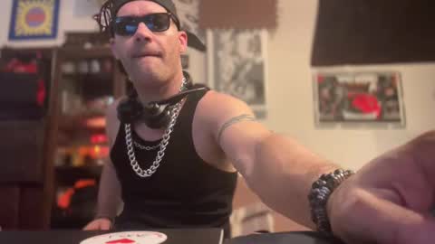 Str8 online show from February 19, 9:14 pm
