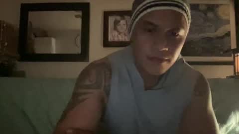 straightsurfer808 online show from November 6, 8:06 am